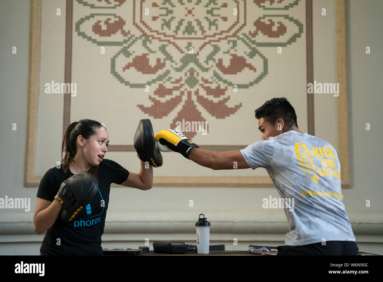 Mann und Frau Boxing Stockfoto