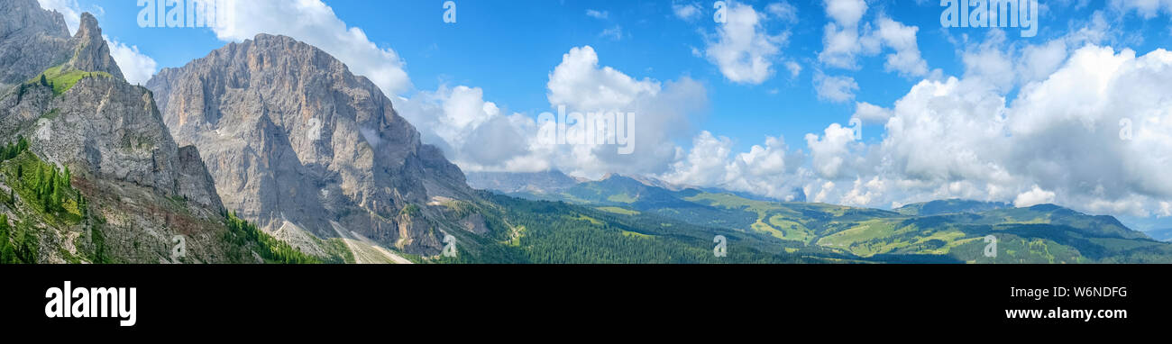 Schöner Panoramablick auf die Dolomiten in Italien Stockfoto