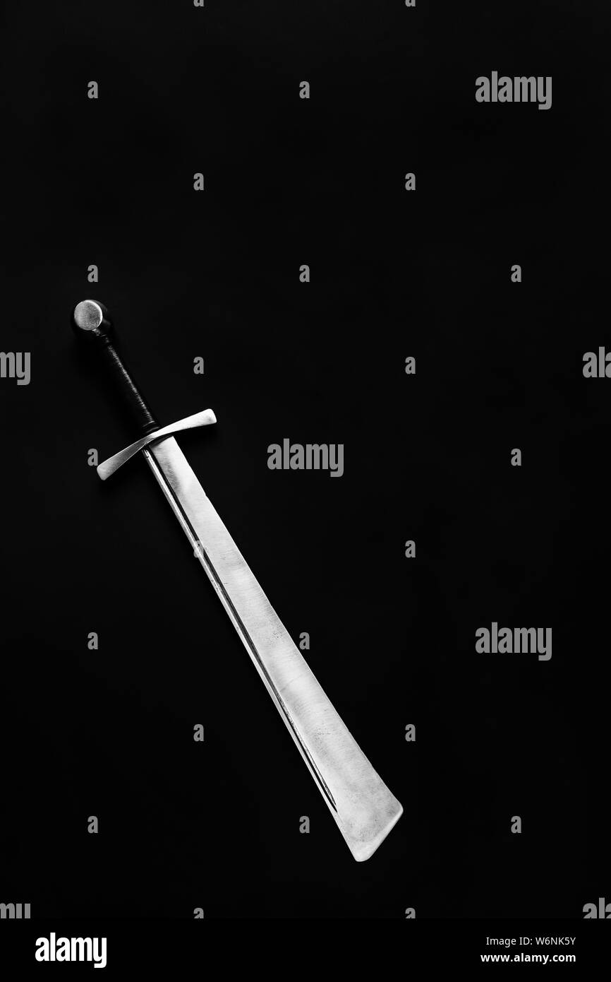 Historischen mittelalterlichen Schlacht Dinge. Armor Falchion mit Ledergriff. Stockfoto