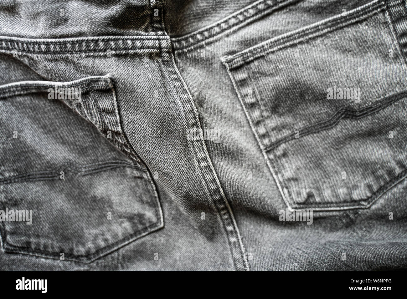 Graue jeans Taschen. Textur aus Baumwolle Hosen. Grau Denim Stockfoto
