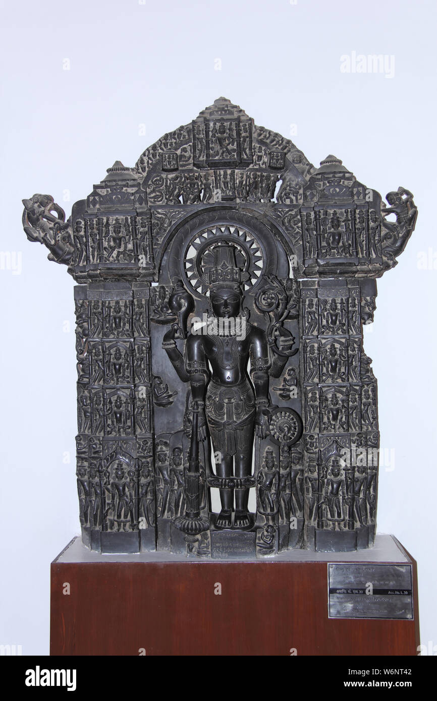 12. jahrhundert Skulptur von Lord Vishnu und seine Offenbarungen in einem Museum, National Museum, Janpath, New Delhi, Indien Stockfoto