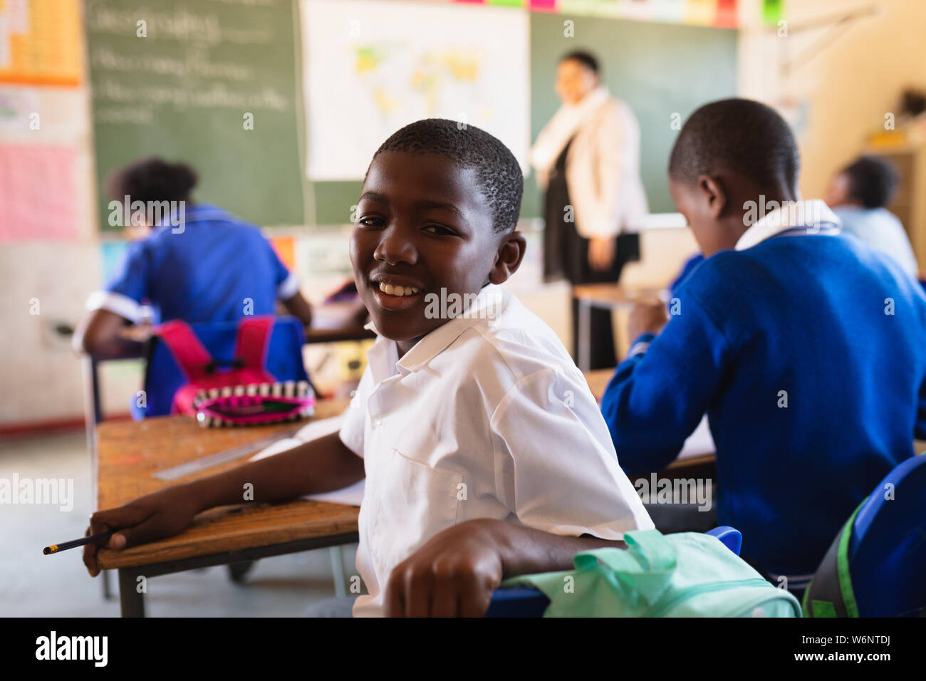Schulkinder in eine Lektion an einem Township School Stockfoto