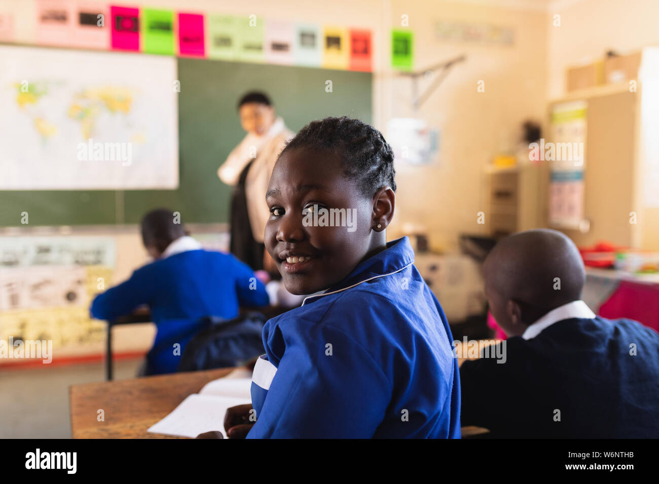 Schulkinder in eine Lektion an einem Township School Stockfoto
