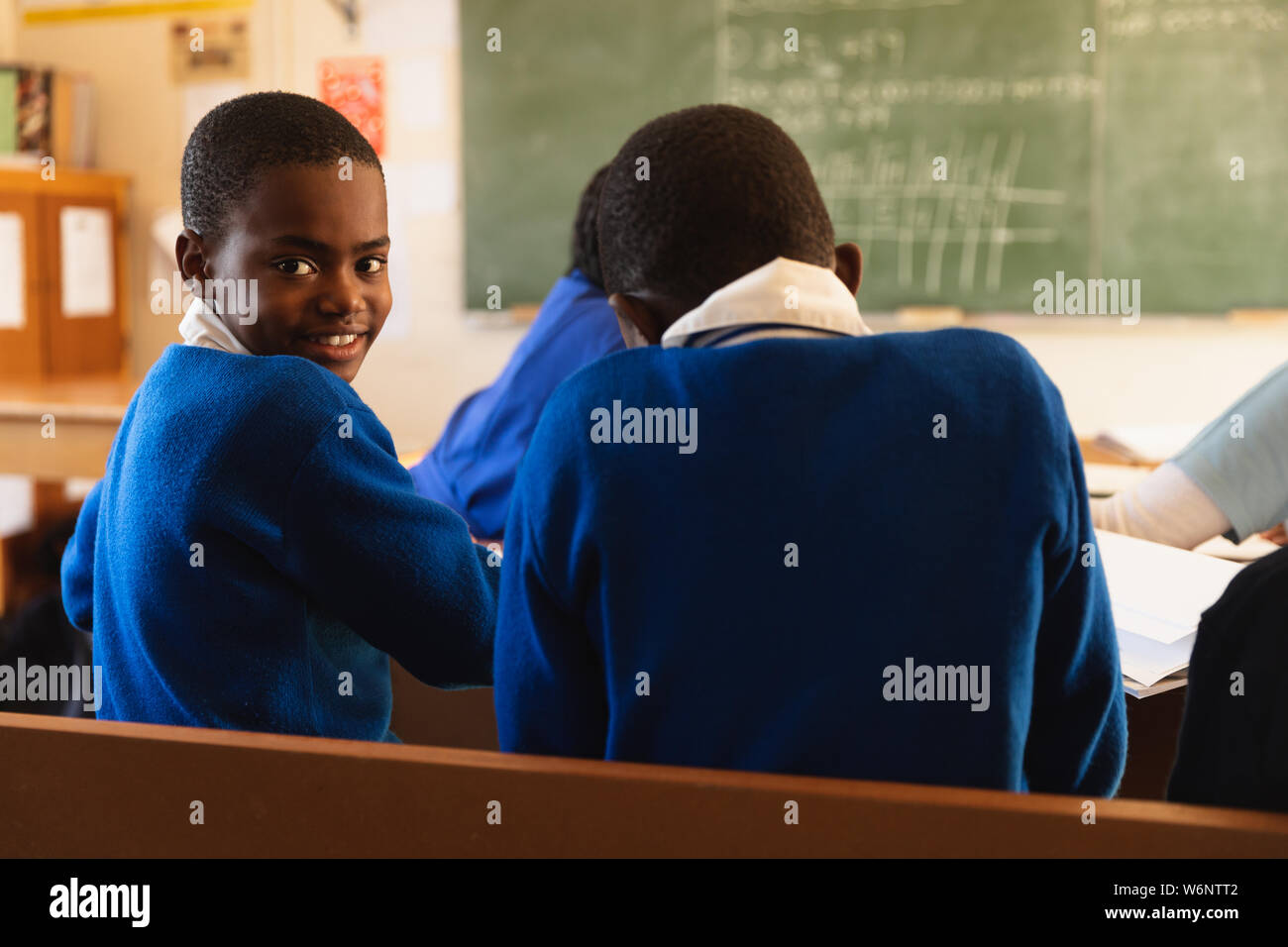 Schulkinder in eine Lektion an einem Township School Stockfoto