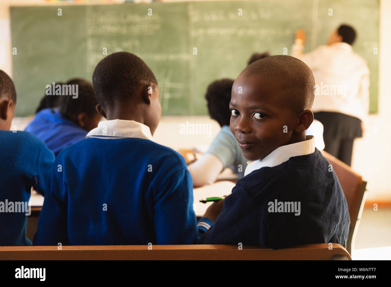Schulkinder in eine Lektion an einem Township School Stockfoto