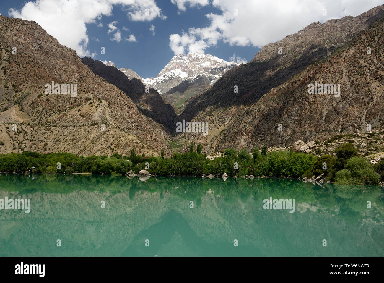 Die schöne Iskander Kul trekking Ziel. Blick auf den See von Fan Gebirge in Tadschikistan, Zentralasien. Stockfoto