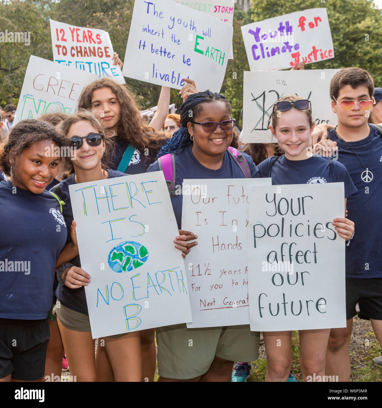 Detroit, Michigan - junge Menschen aus Habonim Dror Camp Tavor, einem jüdischen Sommercamp, melden Sie eine Kundgebung vor der ersten Nacht der Demokratischen Presidenti Stockfoto