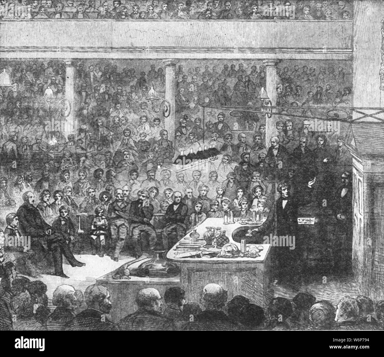 'Professor Faraday am Königlichen Institut Vorträge vor dem Prince Consort und der Prinz von Wales, 1856", (1901). Michael Faraday (1791-1867), der einen Vortrag besucht von Prinz Albert und sein Sohn, Prinz Albert Edward (zukünftige König Edward VII.). Faraday war einer der größten Wissenschaftler des 19. Jahrhunderts. Sein wichtigster Beitrag war "experimentelle Forschungen zur Elektrizität", die über 40 Jahre, in denen er seine Entdeckungen, einschließlich der Gesetze der elektromagnetischen Induktion (1831) und der Gesetze der Elektrolyse (1833) veröffentlicht wurde. Er entdeckte auch die Grundsätze o Stockfoto