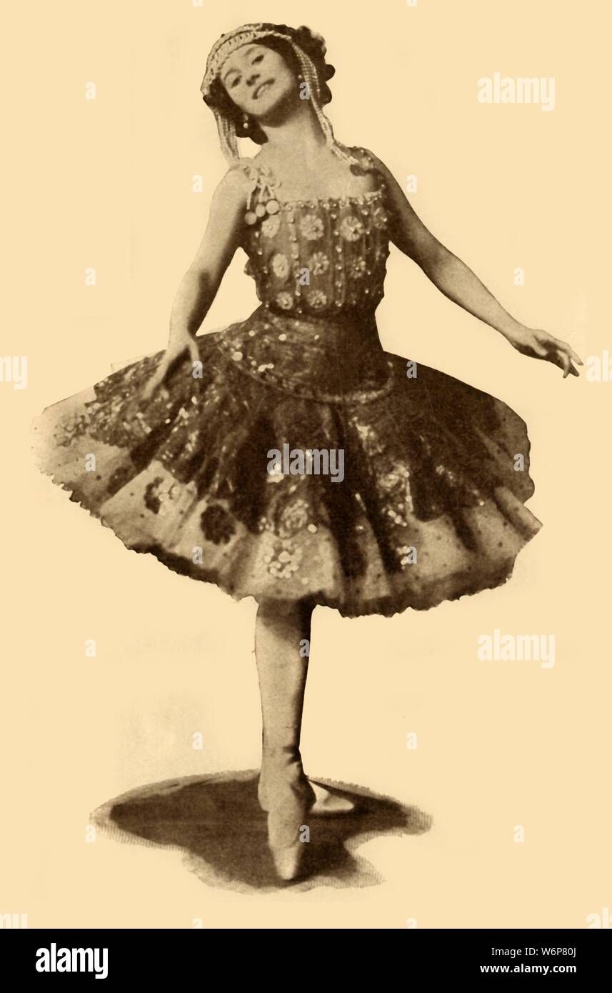 Anna Pavlova, c 1910. "Vielleicht Der größte Tänzer, die die Welt je gesehen hat." russische Ballerina Pavlova (1881-1931) war die berühmtesten klassischen Ballerina ihrer Ära. Sie an der Schule der Kaiserlichen Ballett ausgebildet, gab ihr Debüt als Solist im Jahre 1899, und wurde Prima Ballerina des Unternehmens im Jahr 1906. Sie tourte Europa, und 1910 machte ihr amerikanisches Debüt mit den russischen Tänzer Michail Mordkin an der Metropolitan Oper in New York City. Sie ihre eigene Firma gegründet 1911, tanzte und weitgehend in Europa, Amerika, Afrika und Asien, oft das Ballett zum ersten Mal r Stockfoto