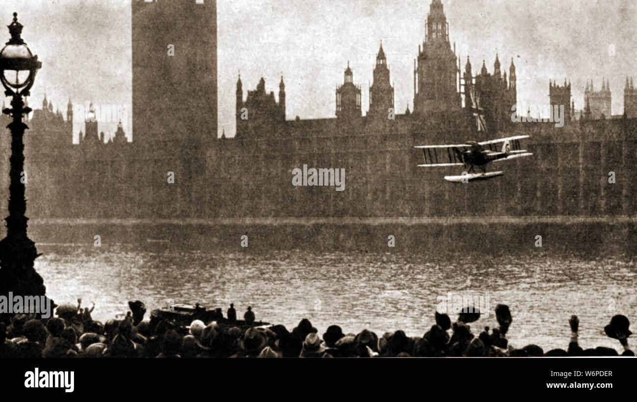 1926 - Sir Alan John Cobham, KBE, AFC (1894 - 21 1973) - Sir Alan Cobham Flugzeug zurück in Großbritannien anreisen nach seiner Flucht aus Australien Stockfoto