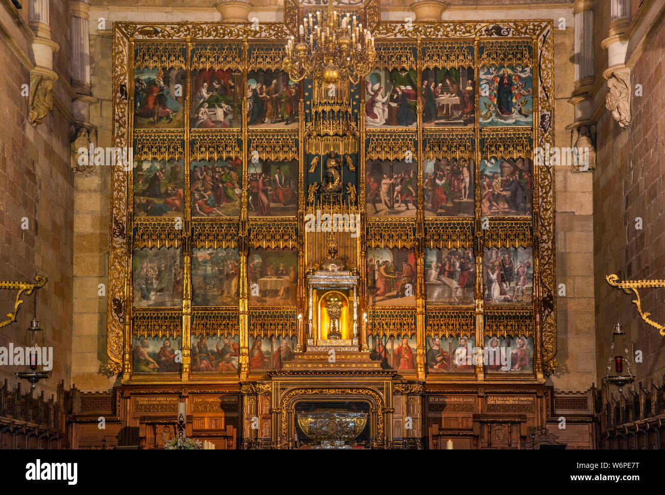 Retablo am Hochaltar in der Basilika de San Isidoro in Leon, Castilla y Leon, Spanien Stockfoto