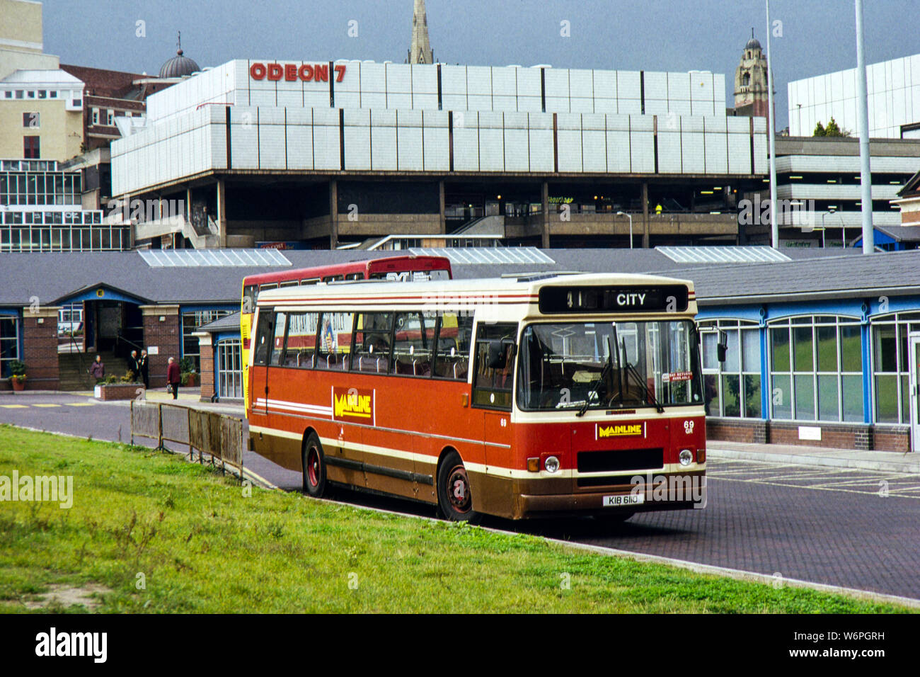 Mainline war ein Transportunternehmen, die zwischen November 1993 und 1995 lief. Es entwickelte sich aus einem Management Buyout von South Yorkshire. Eine Beteiligung von 20 % wurde bald durch Stagecoach gekauft, mit der Firma schließlich gekauft, die ersten Bus. Bild zwischen 1993 und 1995 in Sheffield City genommen. Stockfoto