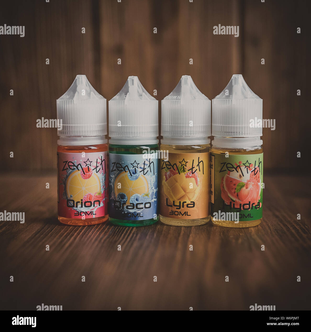 Ufa, Russland, vape Shop, 1. Juli, 2019: E-Liquid e-saft Hoch vape fr  elektronische Zigarette vaping Gert auf Zhler in Rauch, Dampf in vape Bar  in Stockfotografie - Alamy