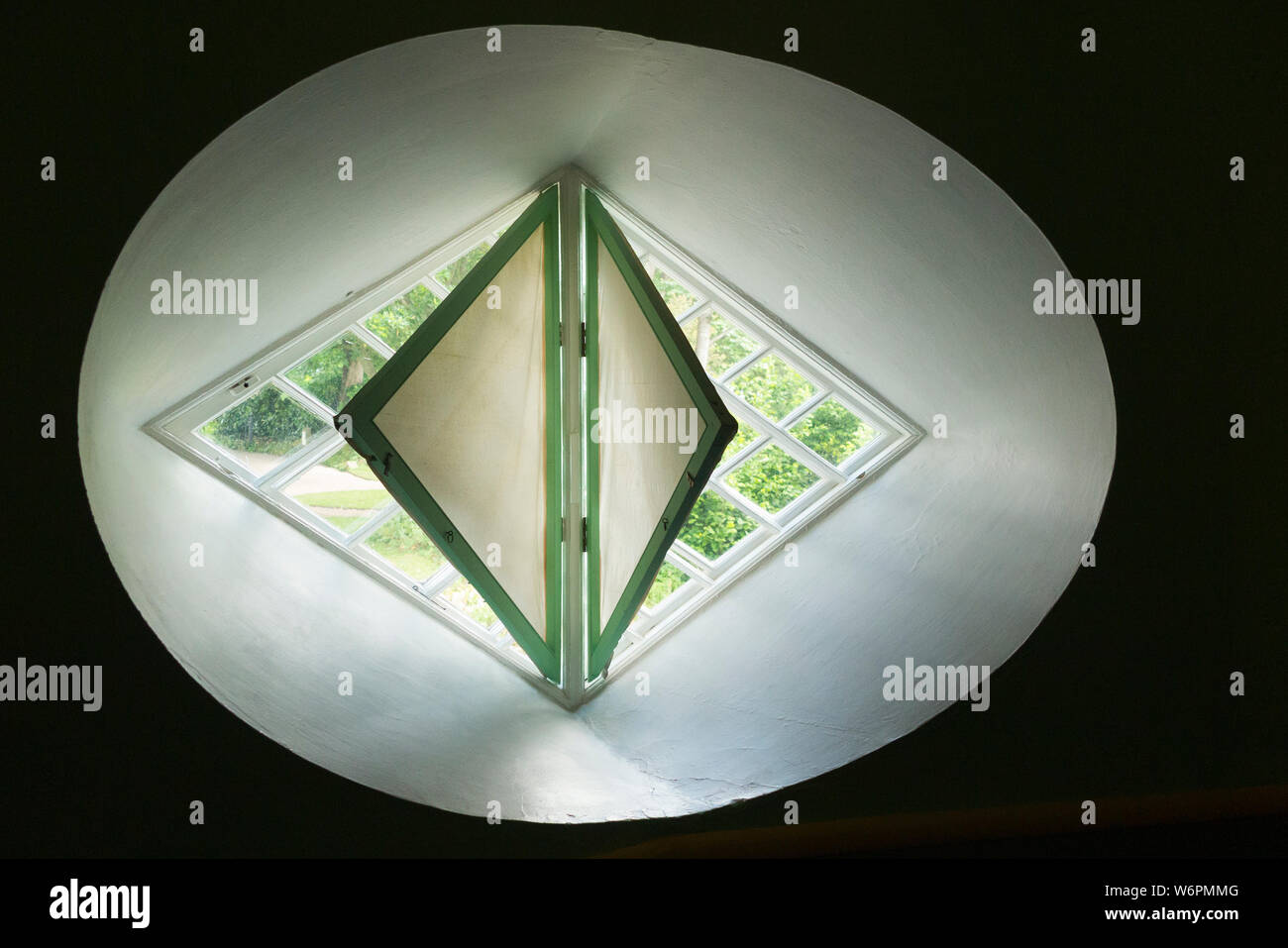 Ungewöhnliche rautenförmige Fenster/Fenster eines La Ronde, die aus dem 18. Jahrhundert 16-seitigen Haus in Lympstone, Exmouth, Devon, UK (110) Stockfoto