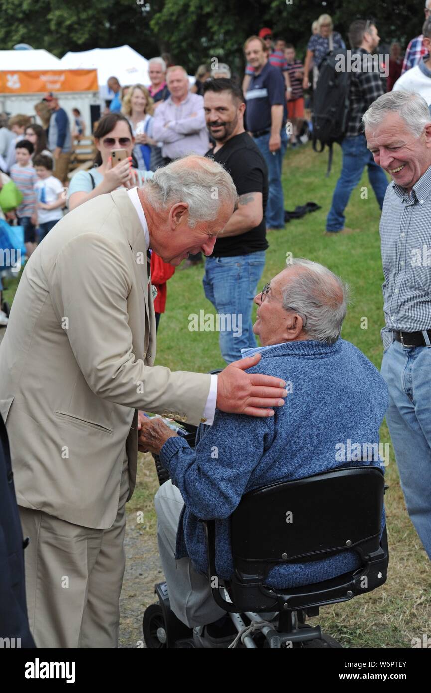 Seine Königliche Hoheit Prinz Charles trifft Besucher und Händler auf der Royal Welsh Show 2019, Builth Wells Stockfoto