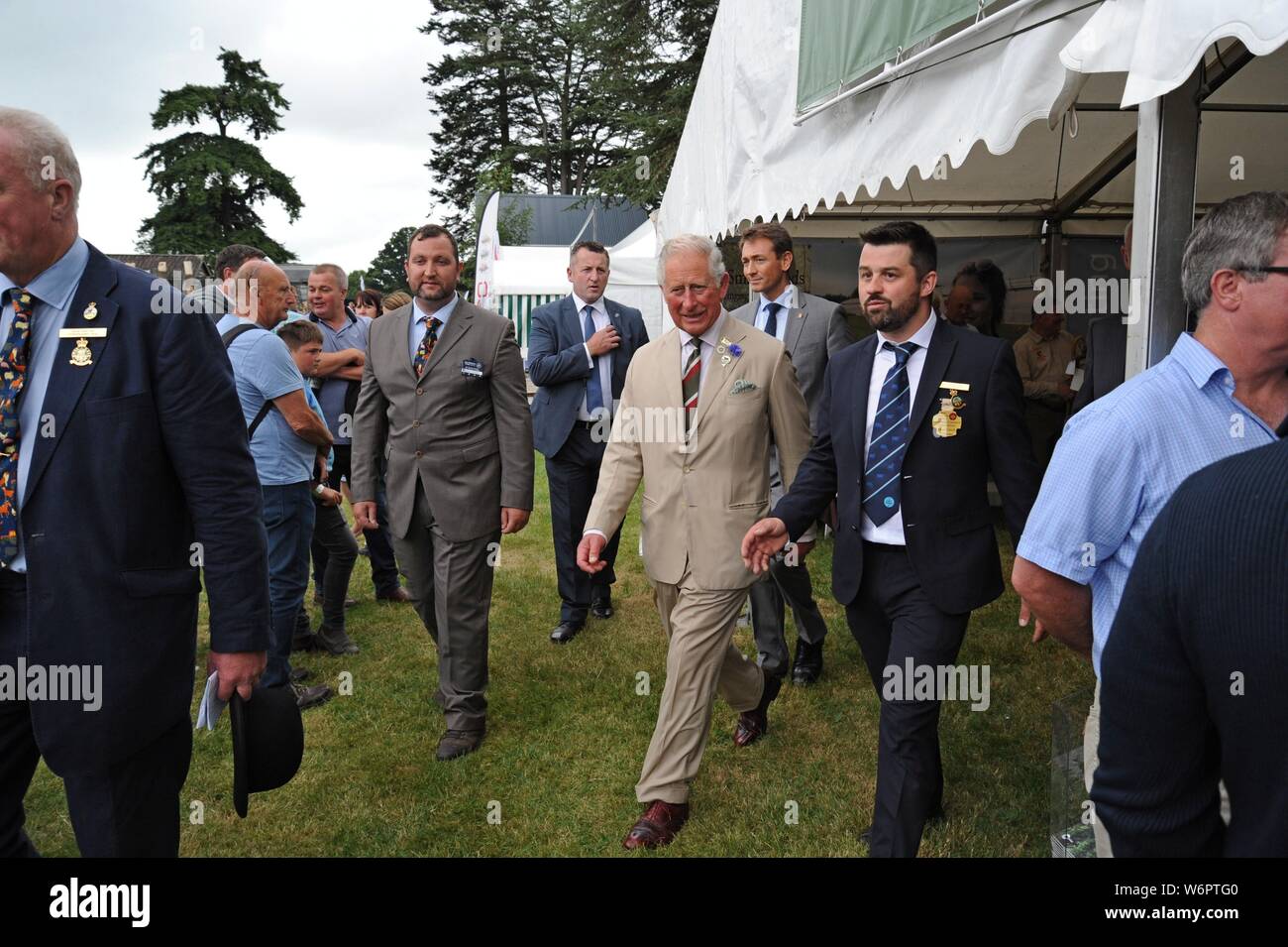 Seine Königliche Hoheit Prinz Charles trifft Besucher und Händler auf der Royal Welsh Show 2019, Builth Wells Stockfoto