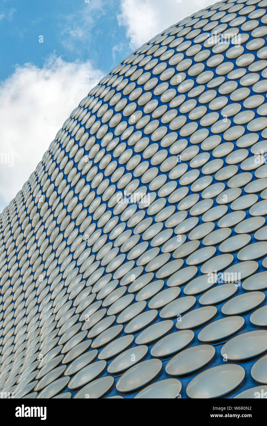 Fassade des Kaufhauses Selfridges im Einkaufszentrum Bull Ring, Birmingham, England Stockfoto
