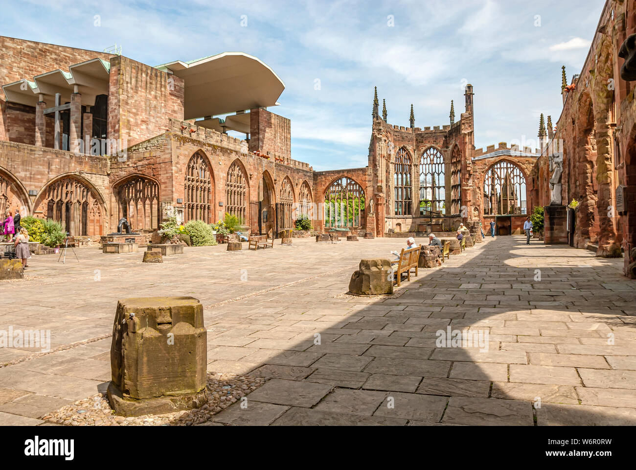 Ruinen der Coventry Cathedral, auch bekannt als St. Michael's Cathedral, West Midlands, England Stockfoto