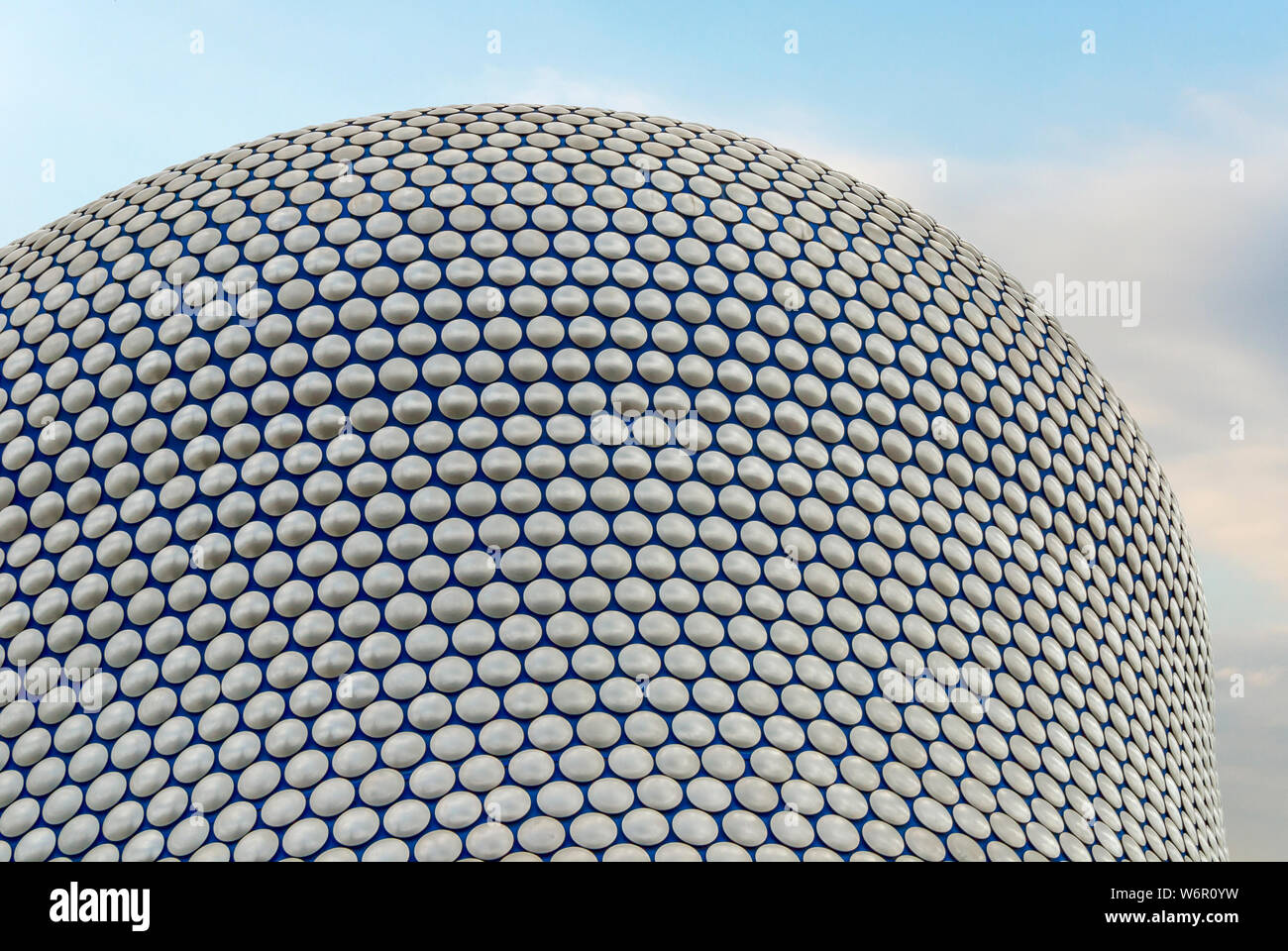 Fassade des Kaufhauses Selfridges im Einkaufszentrum Bull Ring, Birmingham, England Stockfoto