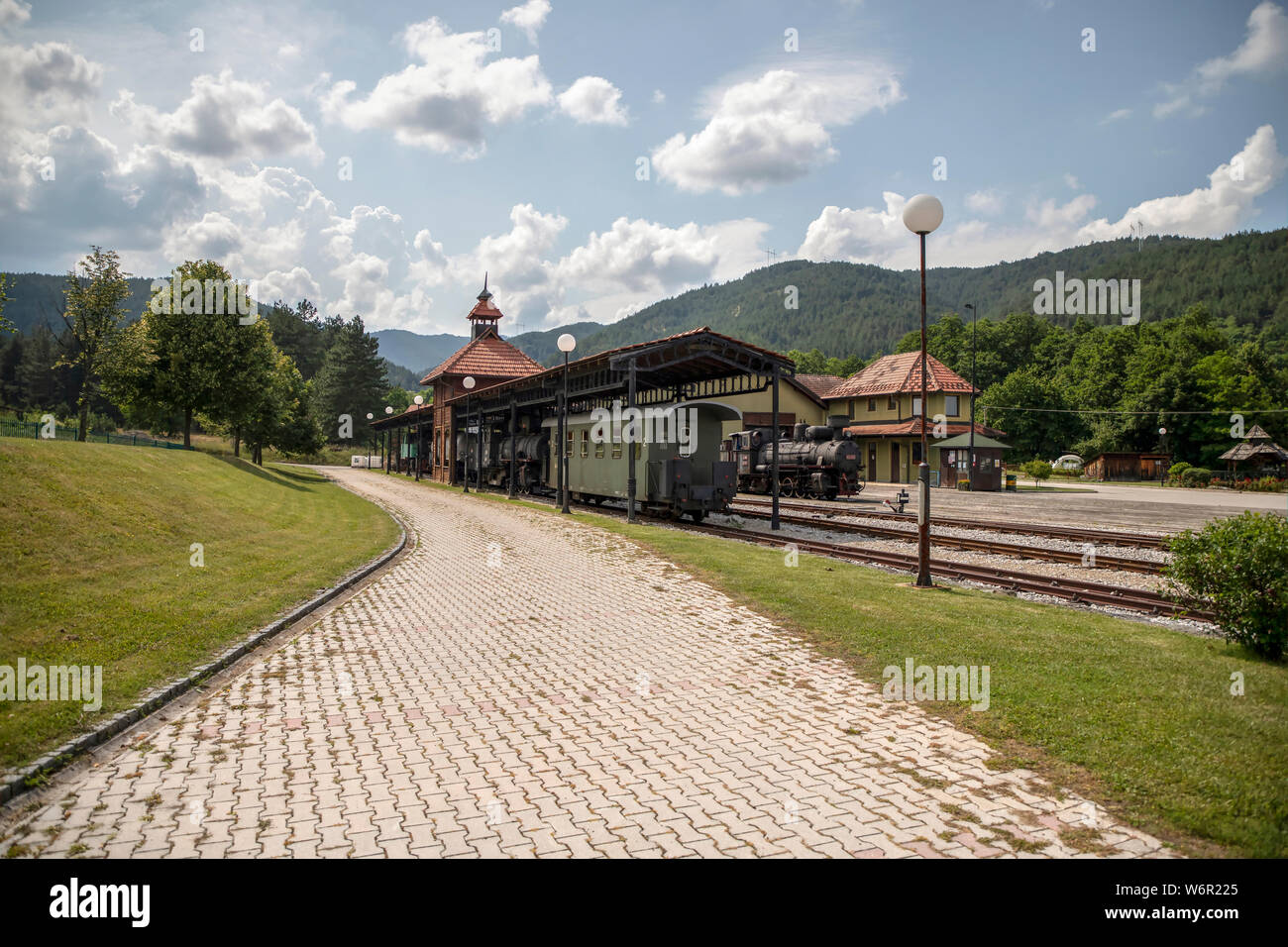 Serbien - Schmalspur Dampfloks, noch im Einsatz für touristische Touren, im Village Sargan-tests Zur (Šargan) Station. Stockfoto