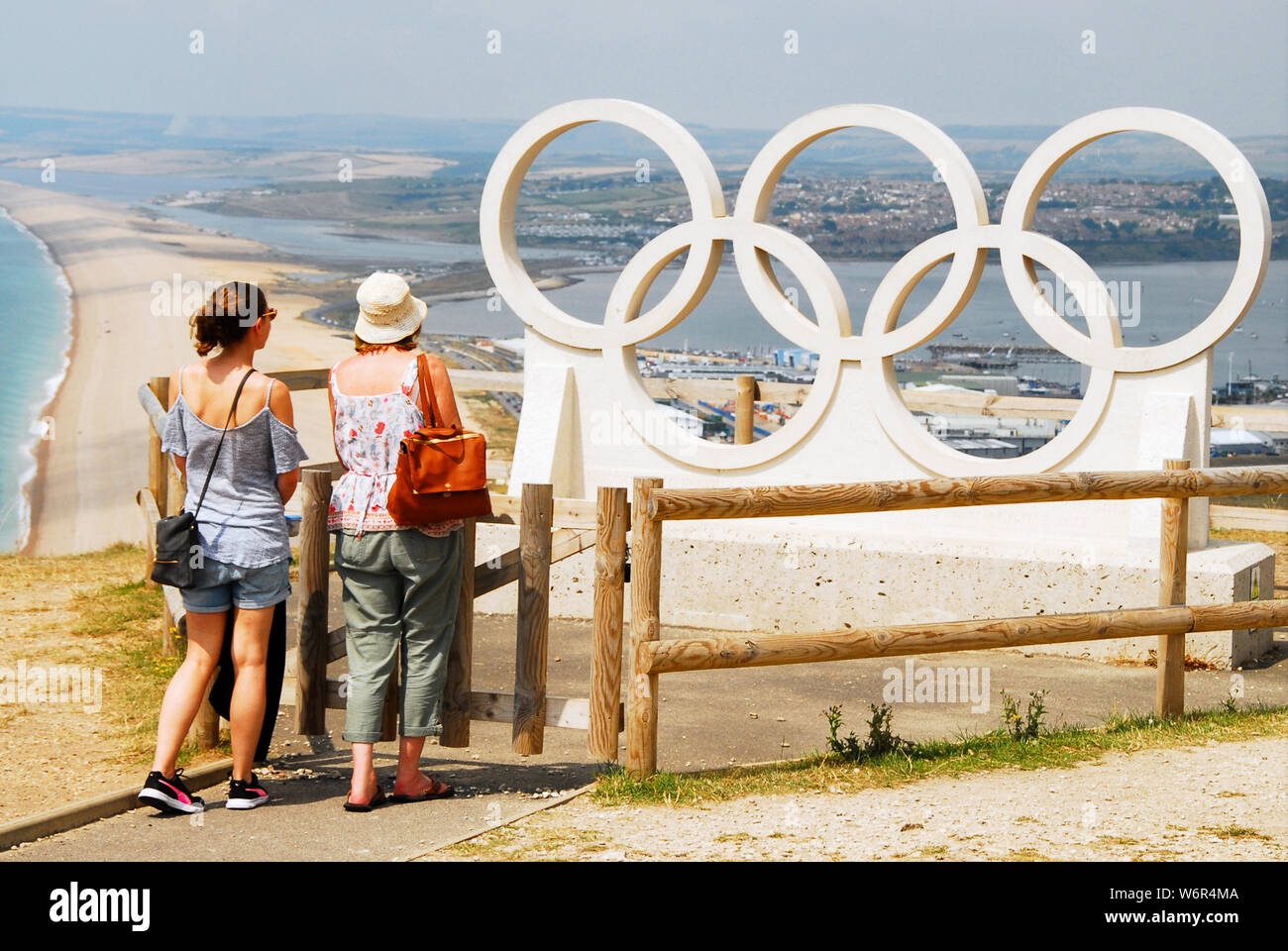 Portland, Dorset. 2. August 2019. UK Wetter. Die Menschen genießen die Sonne auf der Insel und in Dorset. Credit: stuart Hartmut Ost/Alamy leben Nachrichten Stockfoto