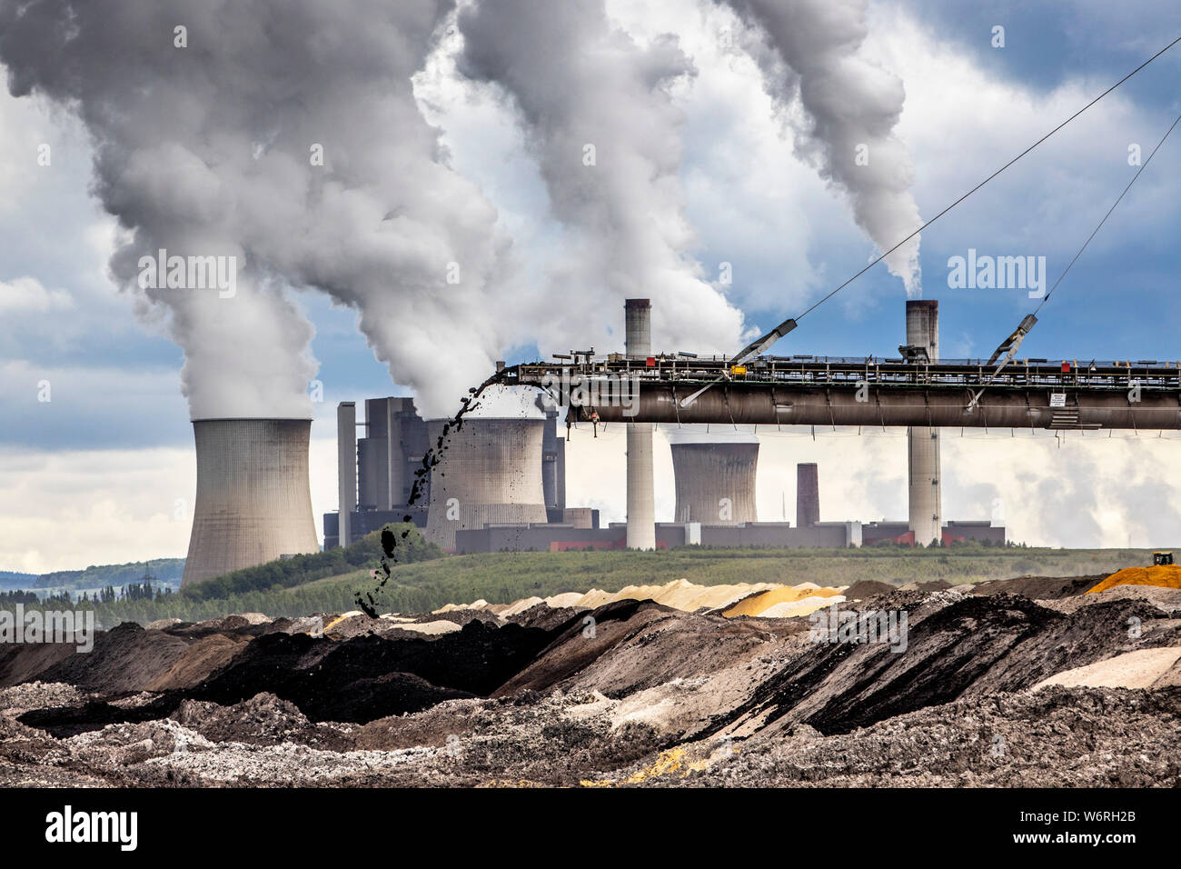 RWE Power Weisweiler braunkohlegefeuerten Kraftwerk in der Nähe von Ecschweiler, Inden Kohletagebau, großen Braunkohle- Kraftwerk mit 4 Einheiten abgefeuert und Stockfoto