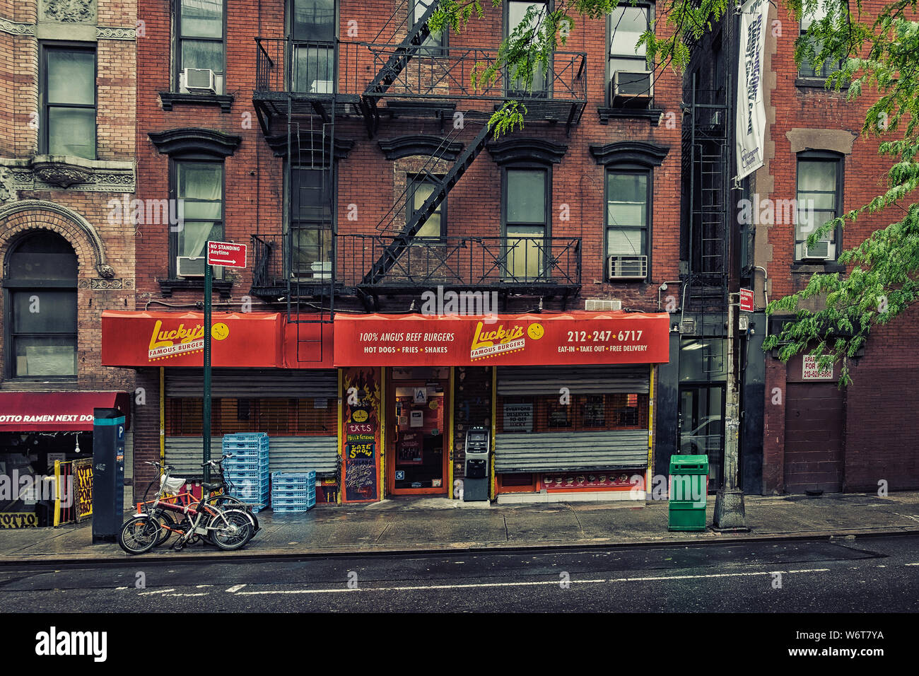 New York City, USA, Mai 2019, hamburger Fast-food in Hell's Kitchen, Manhattan Stockfoto