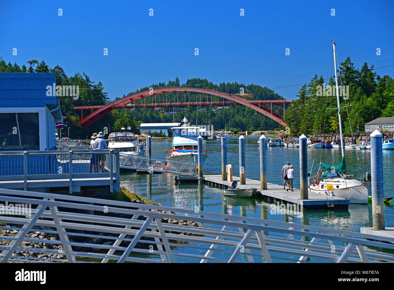 Blick auf die Marina und die Stadt La Conner, Washington, USA Stockfoto