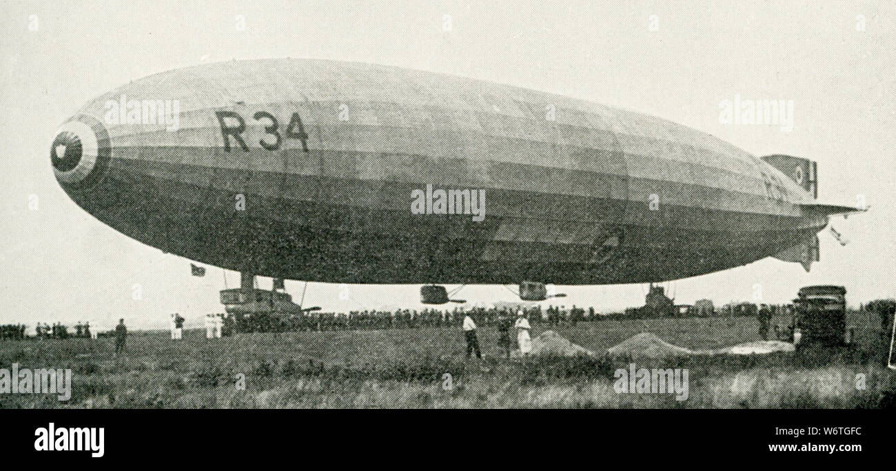 Dieses Foto stammt aus den frühen 1920er Jahren. Die Bildunterschrift lautet: Die britische Zukuenftiges R-34, die über den Atlantik, 6. Juli 1919 flog. Stockfoto