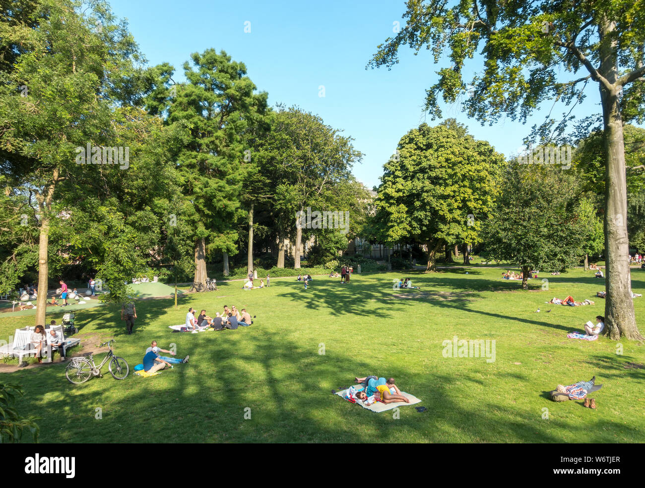 Den Haag, den Garten des Palastes - Niederländisch: Den Haag, Paleistuin - Die Gärten des Königlichen Palastes Noordeinde sind der Öffentlichkeit zugänglich. Stockfoto
