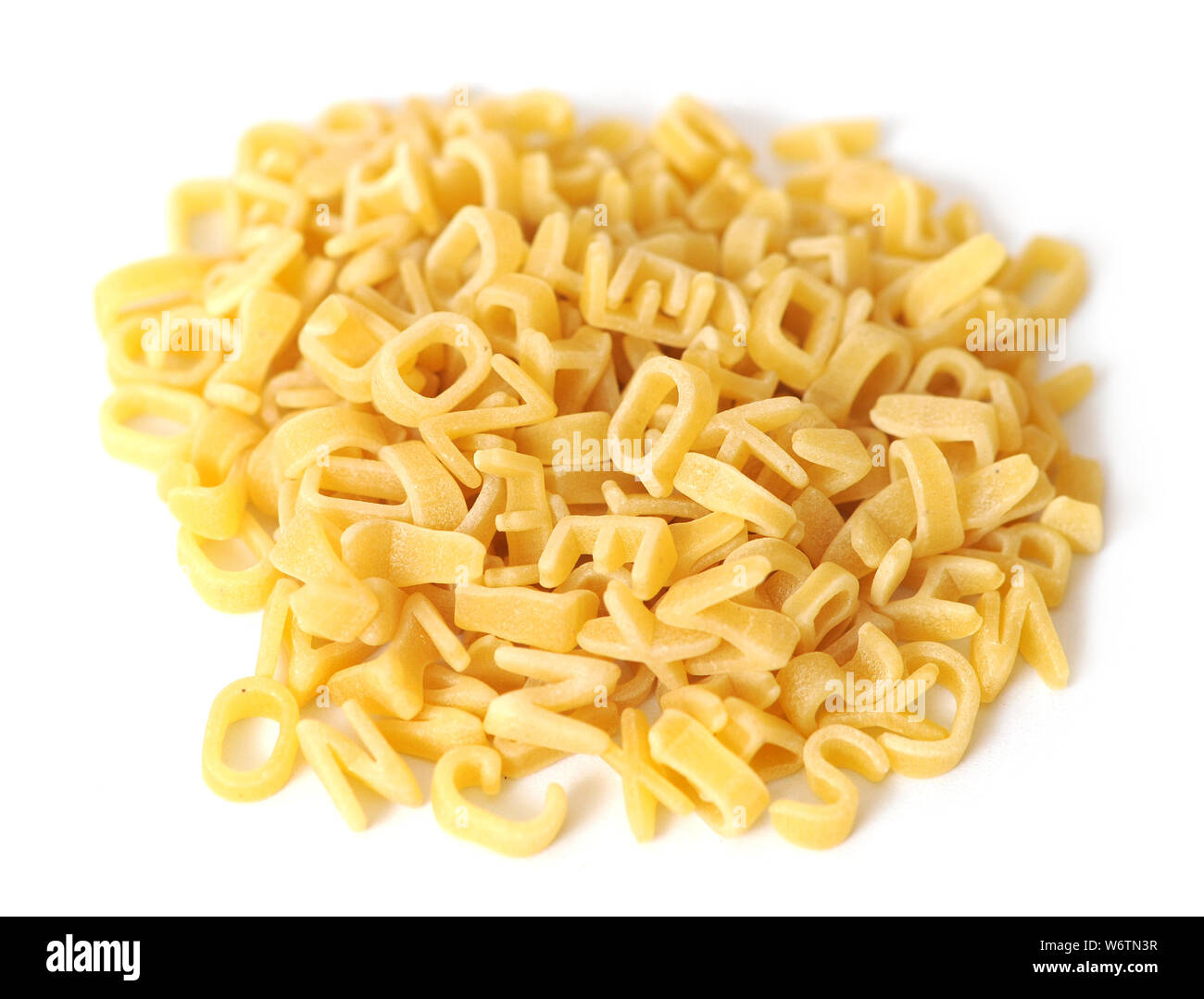 Kid Pasta auf weißem Hintergrund Stockfoto