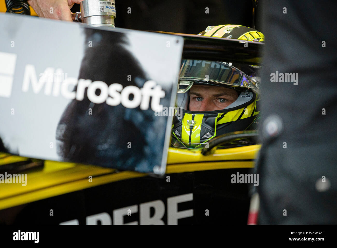 Renault Sport F1-Team die deutschen Fahrer Nico Hulkenberg Sitze in seinem Auto während der zweiten Training der Ungarischen F1 Grand Prix. Stockfoto