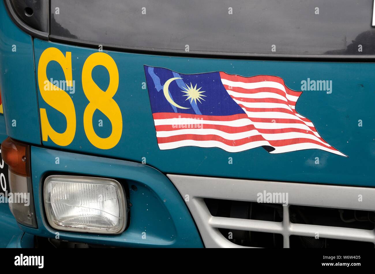 Malaysische Flagge auf einem Lkw Stockfoto