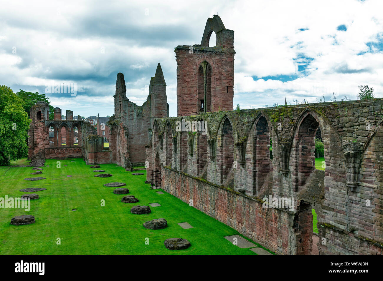Die Ruinen von Arbroath Abbey, Arbroath, Angus, Schottland, Vereinigtes Königreich Stockfoto