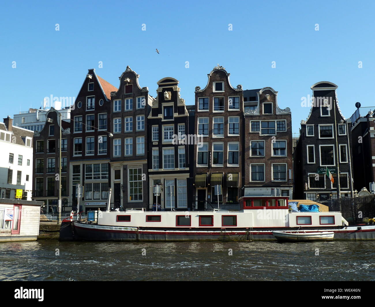 Häuser der 'Drunk' in Amsterdam. Stockfoto