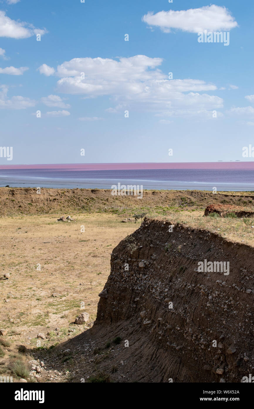 Die Türkei, Zentralanatolien: Luftaufnahme der See Tuz, Tuz Golu, Rosa und Rot Wasser des Salt Lake, einem der größten Seen der Welt hypersaline Stockfoto