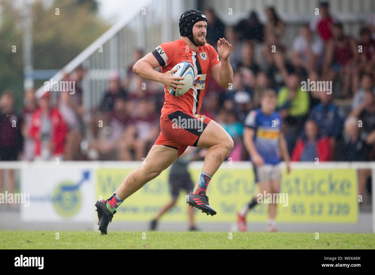 Heidelberg, Deutschland. 28. Juli 2019. Deutschen Meisterschaften in sieben Mann Rugby am 27. und 28. Juli 2019 in Heidelberg. Finale: RG Heidelberg - SC Germania List. Robin Pluempe (Heidelberg) auf dem Weg zum nächsten Heidelberg Experiment. Credit: Jürgen Kessler/Kessler-Sportfotografie/dpa/Alamy leben Nachrichten Stockfoto