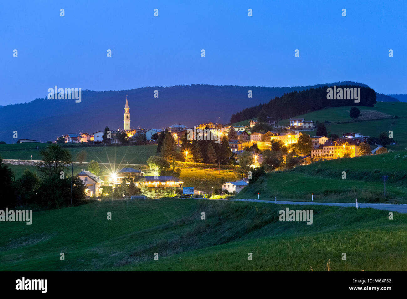 Camporovere ist einer der sechs Ortsteile der Gemeinde Roana. Hochebene von Asiago, der Provinz Vicenza, Venetien, Italien, Europa. Stockfoto