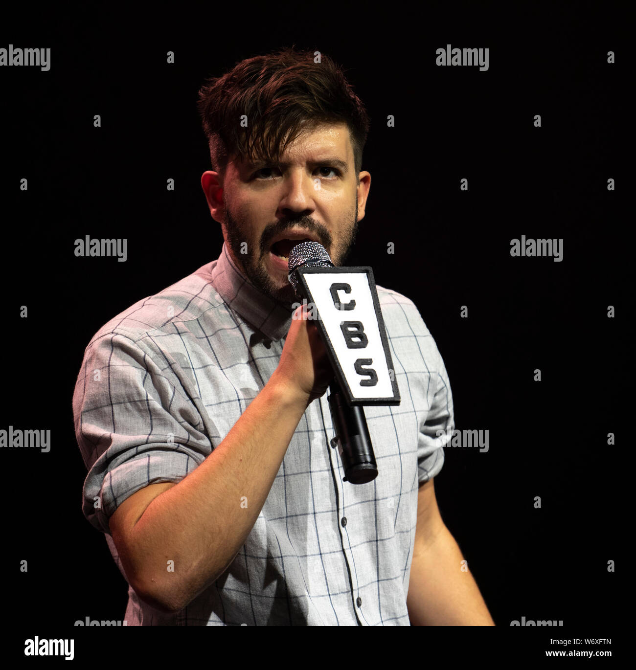 Edinburgh, Schottland, Großbritannien. 3. August 2019. Die pleasance Eröffnungsgala starten beim Edinburgh Fringe Festival. Die pleasance Veranstaltungsorte sind zurück für ihr 35th Jahreszeit mit mehr als 270 Shows. Abgebildet; Rhum und Lehm bringen Ihre zeigen den Krieg der Welten, die von Klassik Radio die Orson Welles' spielen inspiriert ist. Iain Masterton/Alamy leben Nachrichten Stockfoto