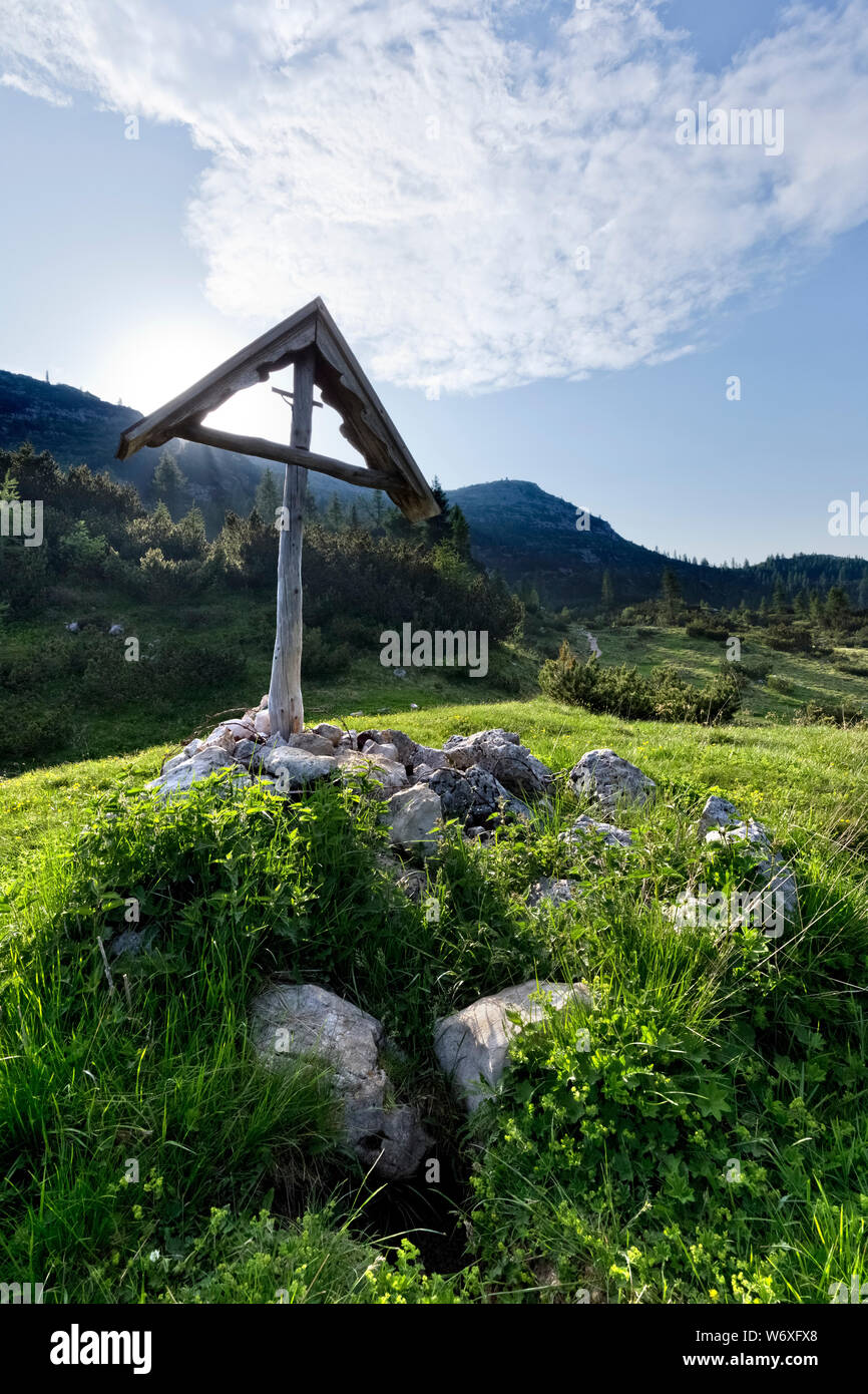 Italienische Friedhof an der Agnelizza Tal: Einer der blutigsten Schlachtfelder des Ersten Weltkriegs an der italienischen Front. Hochebene von Asiago, Italien. Stockfoto