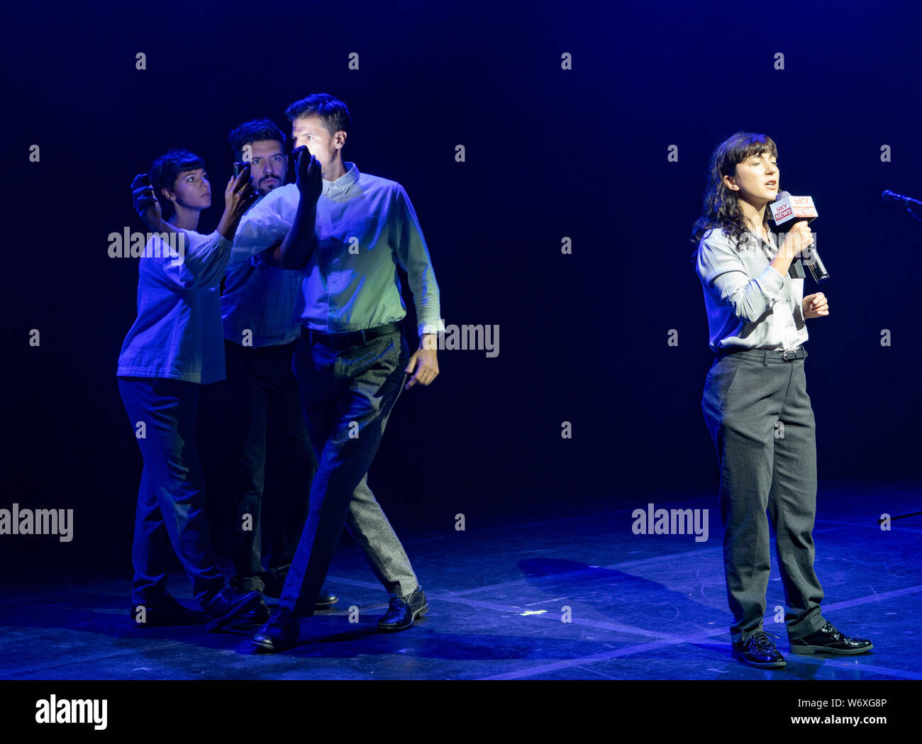 Edinburgh, Schottland, Großbritannien. 3. August 2019. Die pleasance Eröffnungsgala starten beim Edinburgh Fringe Festival. Die pleasance Veranstaltungsorte sind zurück für ihr 35th Jahreszeit mit mehr als 270 Shows. Abgebildet; Rhum und Lehm bringen Ihre zeigen den Krieg der Welten, die von Klassik Radio die Orson Welles' spielen inspiriert ist. Iain Masterton/Alamy leben Nachrichten Stockfoto