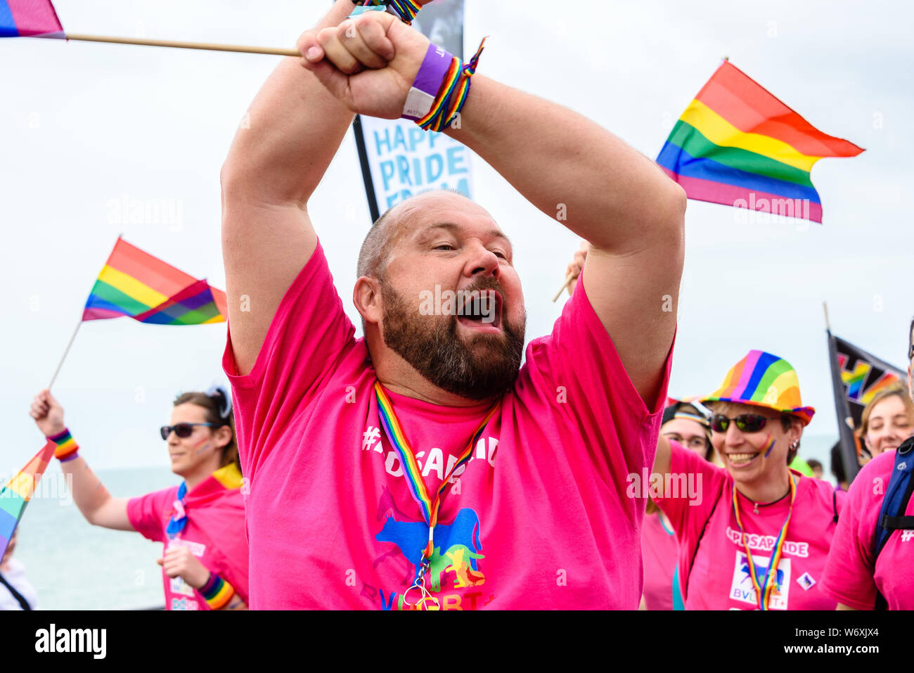 Brighton, East Sussex, UK. 3 Aug, 2019. PDSA Mitglieder genießen feiern Brighton Pride Parade auf Hove Rasen, Brighton, East Sussex, UK. 3 Aug, 2019. Photo Credit: Julia Claxton/Alamy leben Nachrichten Stockfoto