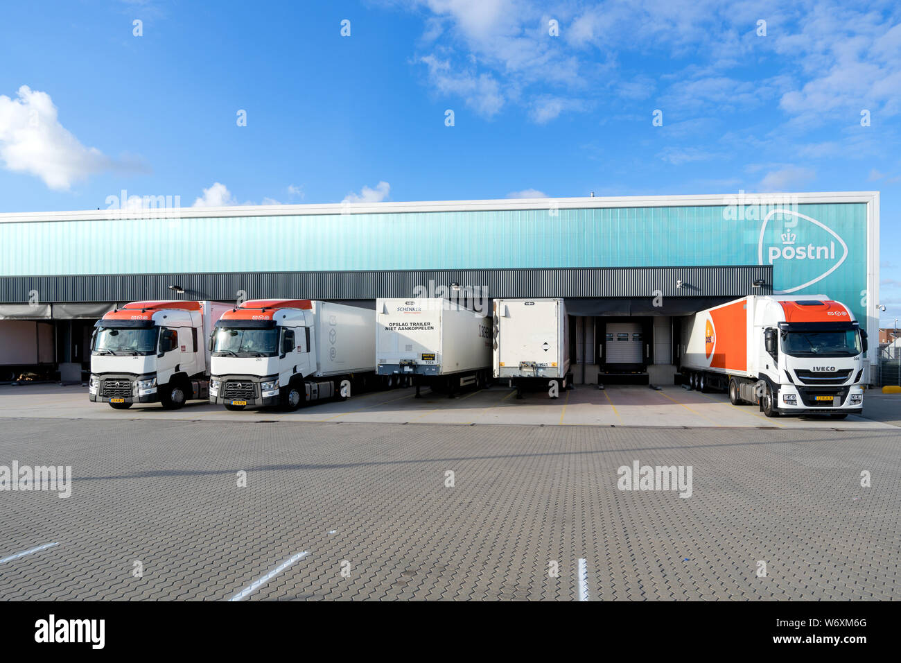 PostNL Sortierzentrum. PostNL ist ein Brief-, Paket- und e-commerce Corporation mit Niederlassungen in den Niederlanden, Deutschland, Italien, Belgien und dem Vereinigten Königreich. Stockfoto