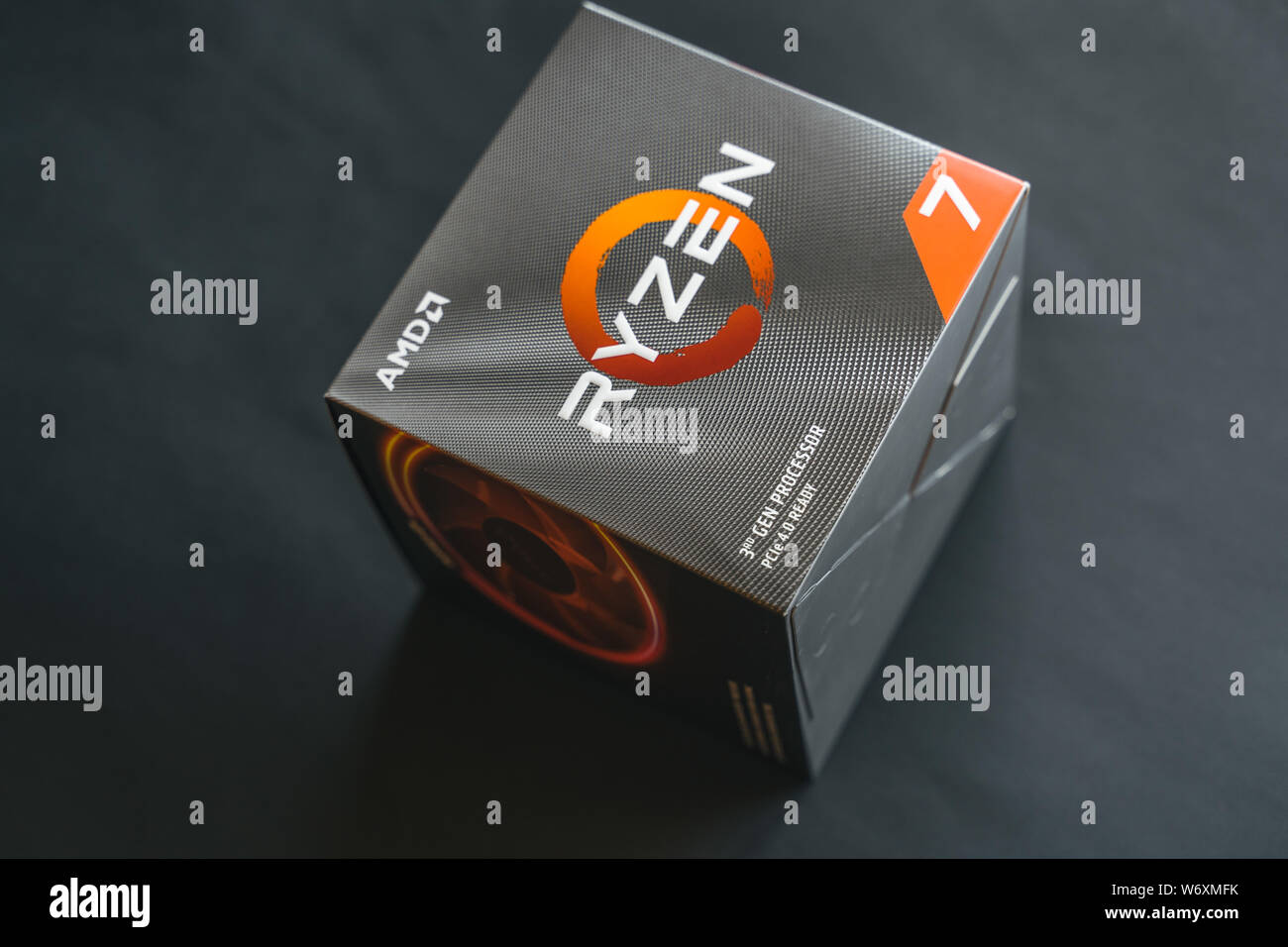 Valencia, Spanien - August 3, 2019: AMD Ryzen 3700 x Prozessor. Neue Zen 2, 7 Nanometer desktop-CPUS von AMD. Sehr beliebt. Stockfoto