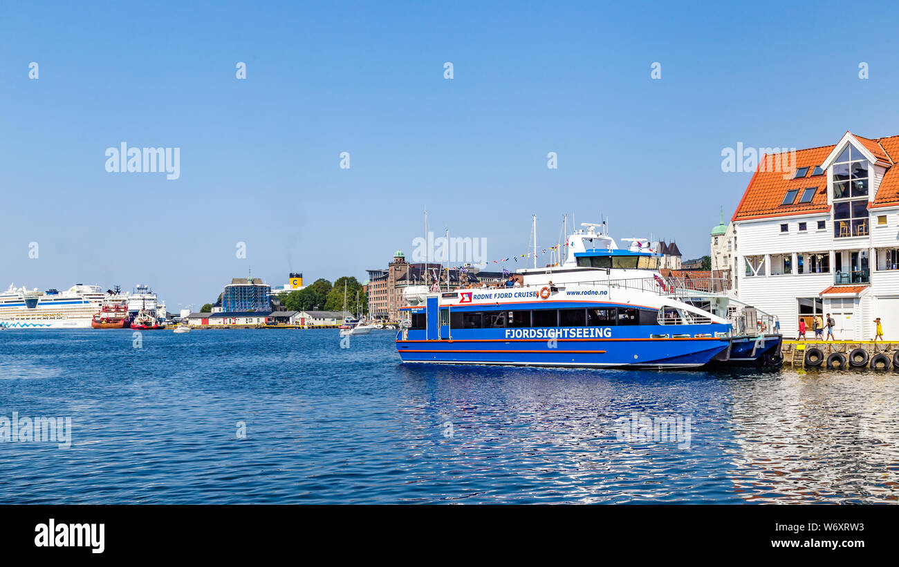 Bergen, Norwegen, Skandinavien - Juli 30, 2019: Fjord sightseeing Boot bereit für Touristen in den Hafen von Bergen in Norwegen Stockfoto