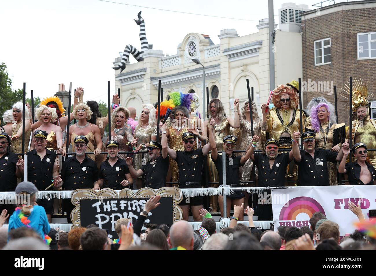 Brighton, Großbritannien, 3. August 2019 - Die Teilnehmer an der Parade nehmen an der diesjährigen Brighton Stolz. Kredit James Boardman/Alamy leben Nachrichten Stockfoto