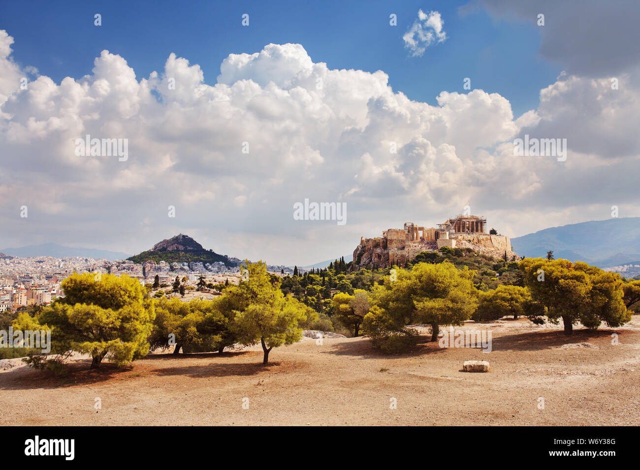 Aussicht auf den Parthenon, Akropolis, und Filopappos-hügel. Athen, Griechenland. Stockfoto