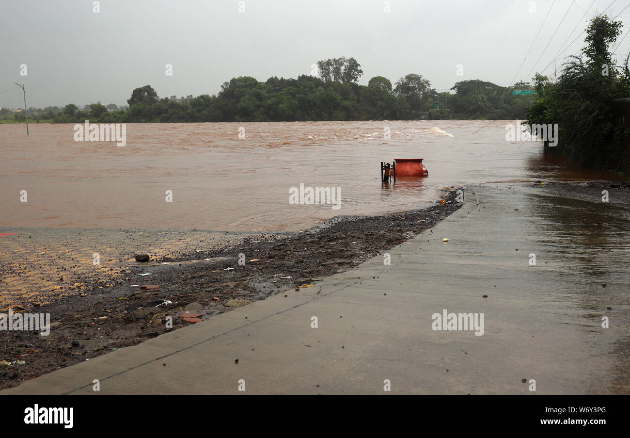 Badlapur Fluss Wasser Überlauf Stockfoto