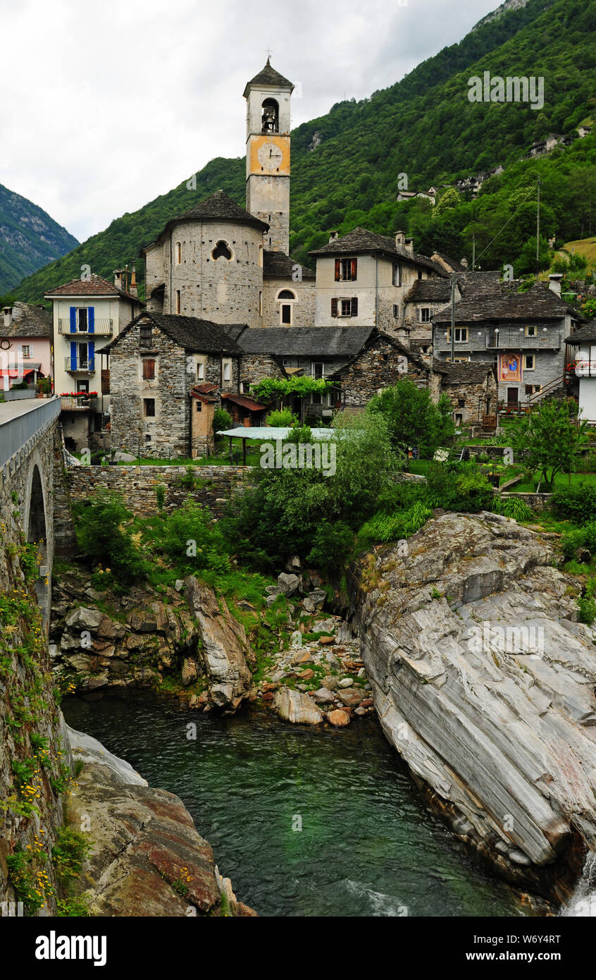 Tessin: Lavertezzo im Val Verzasca Tal im Kanton Tessin Stockfoto