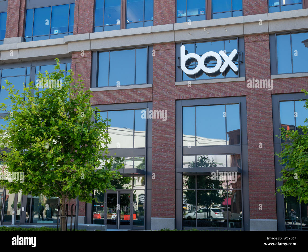Box, Online Storage Company, Logo in Hauptgebäude Stockfoto